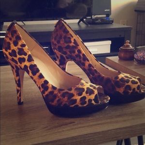 Stuart Weizmann open toe leopard heels size 7M